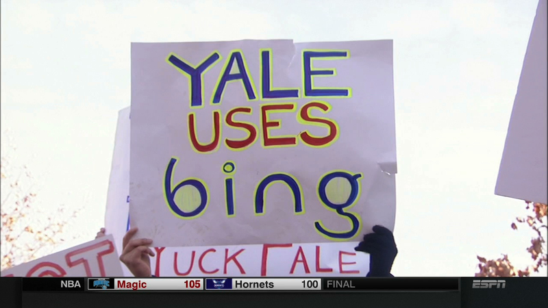 Illustration for article titled "Yale Cites Wikipedia": Your College GameDay Sign Roundup